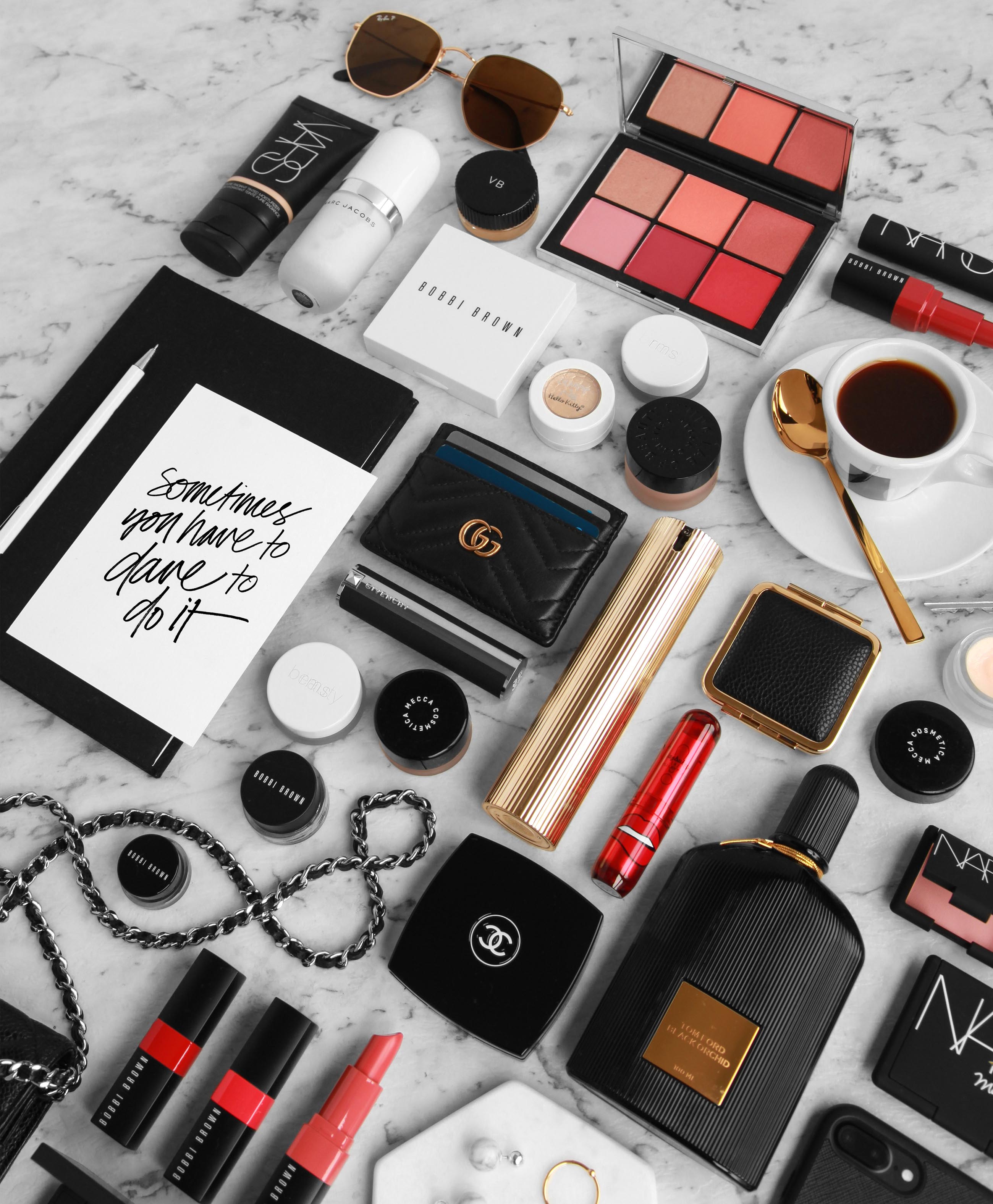 How to construct a flatlay - design by aikonik 1